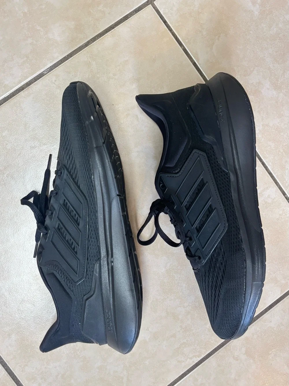 Men’s Adidas Black Bounce Running Shoes Size 13